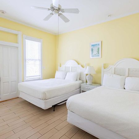 Deluxe Queen At The Curry Mansion - Parking & Heated Pool! Кей Уест Екстериор снимка
