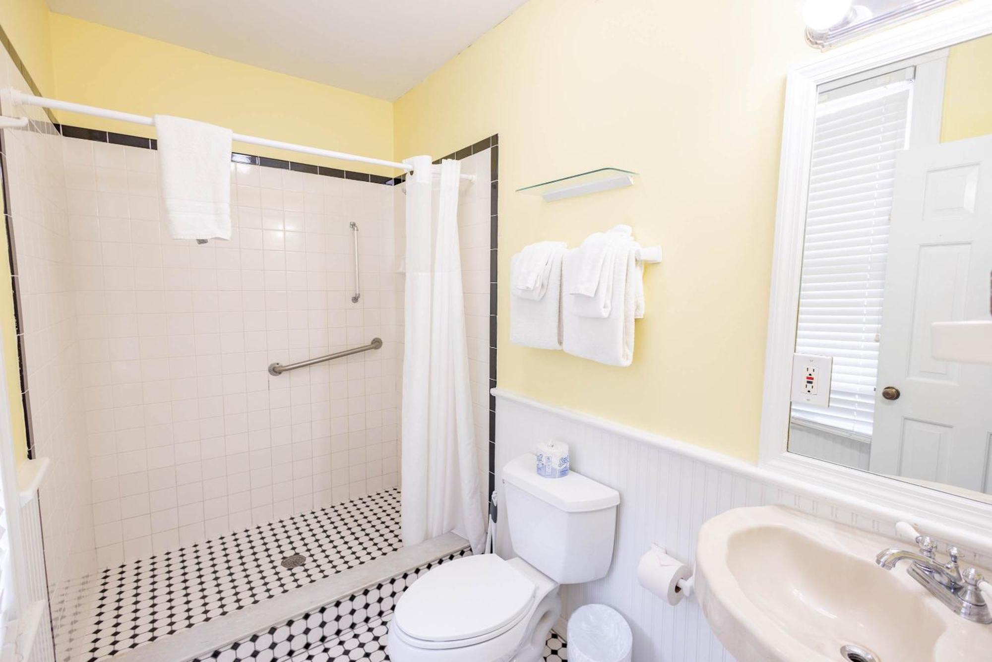 Deluxe Queen At The Curry Mansion - Parking & Heated Pool! Кей Уест Екстериор снимка