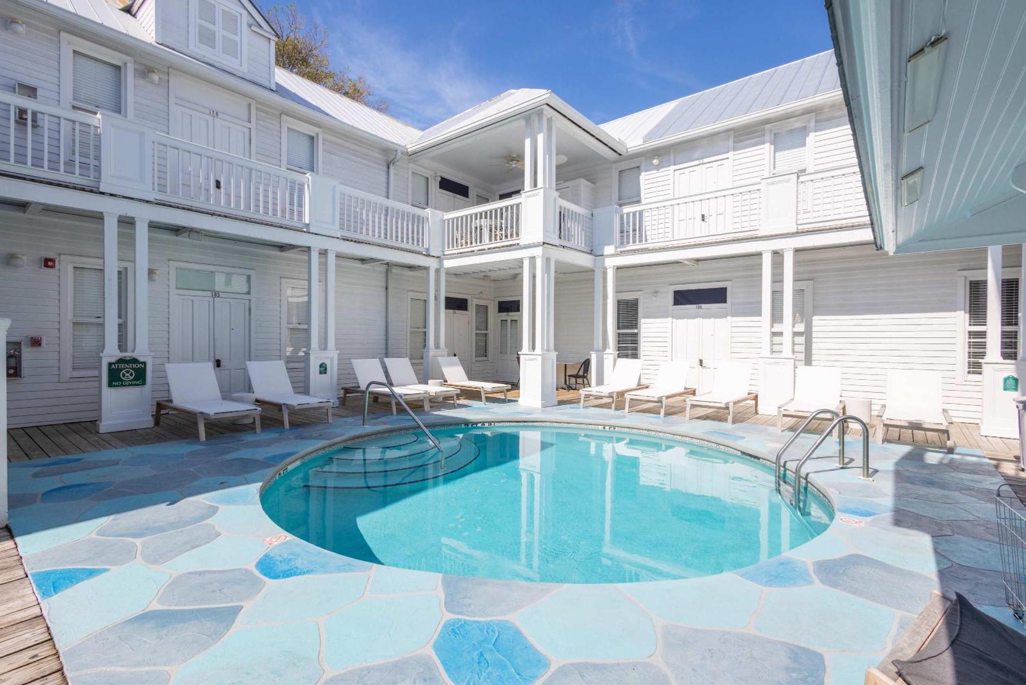Deluxe Queen At The Curry Mansion - Parking & Heated Pool! Кей Уест Екстериор снимка